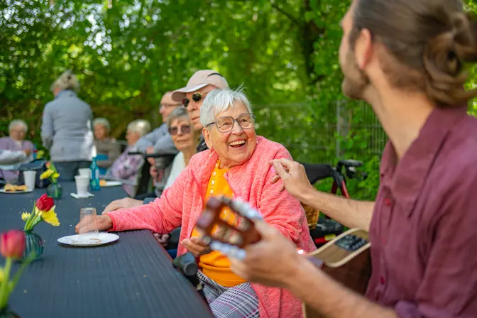 Frühlingskaffee mit LiveMusik Leibnizstr. 33
