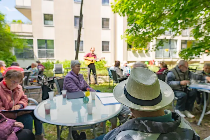Frühlingskaffee mit LiveMusik Leibnizstr. 33
