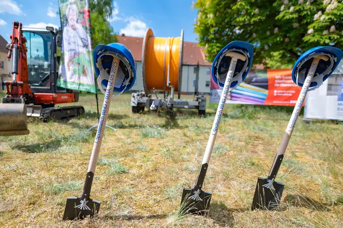 Spatenstich Glasfaserausbau Telta und WHG