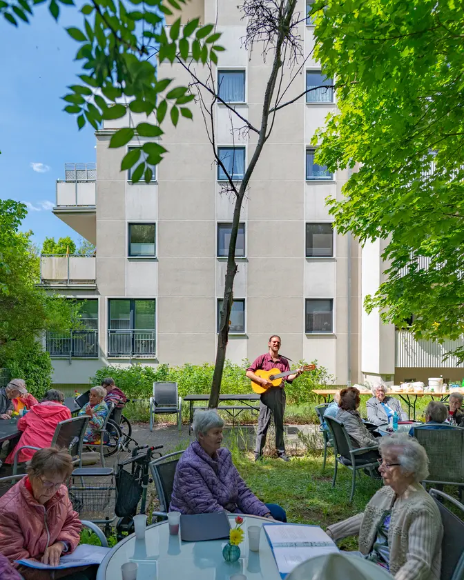 Frühlingskaffee mit LiveMusik Leibnizstr. 33